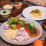 Cedrowy Dworek Oda ve Kahvaltı Cedry Wielkie