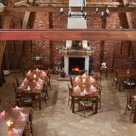 Bed & Breakfast Cedrowy Dworek 4*