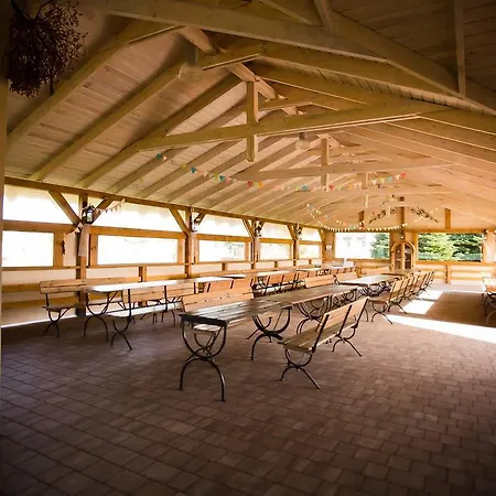 Bed & Breakfast Cedrowy Dworek Cedry Wielkie