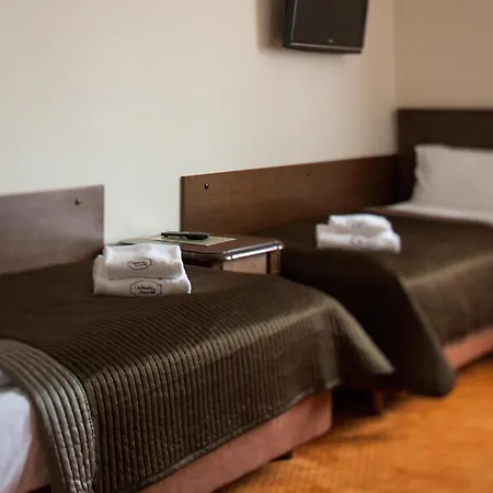 Cedrowy Dworek Bed & Breakfast 4*