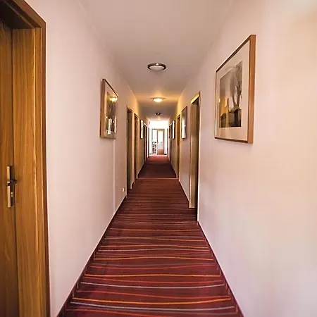 לינה וארוחת בוקר Cedrowy Dworek 4*