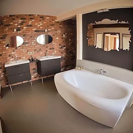 Cedrowy Dworek 4*