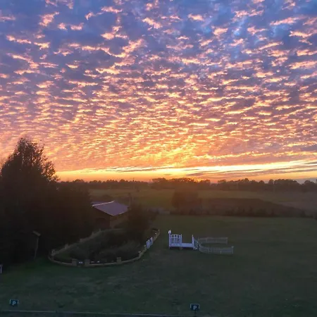 Cedrowy Dworek Bed & Breakfast